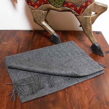 Echarpe-homme-elegante-en-tissu