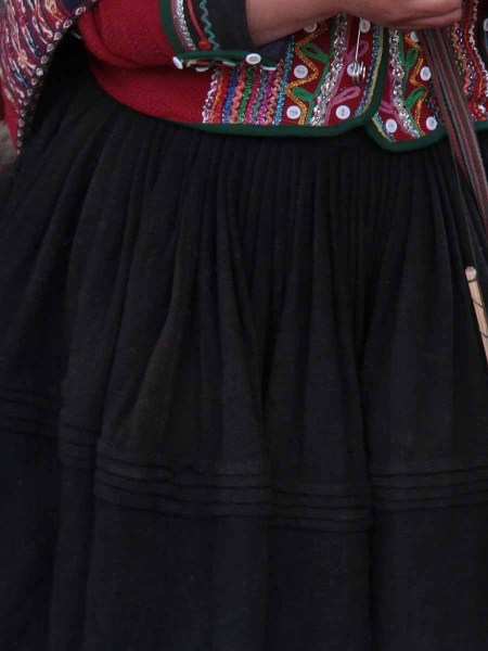 Jupe-en-laine-peruvienne