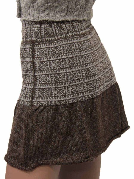 Jupe-courte-en-laine-tricotee