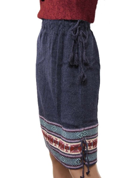 Tenue-dhiver-femme-chic-et-Jupe-midi-Blu